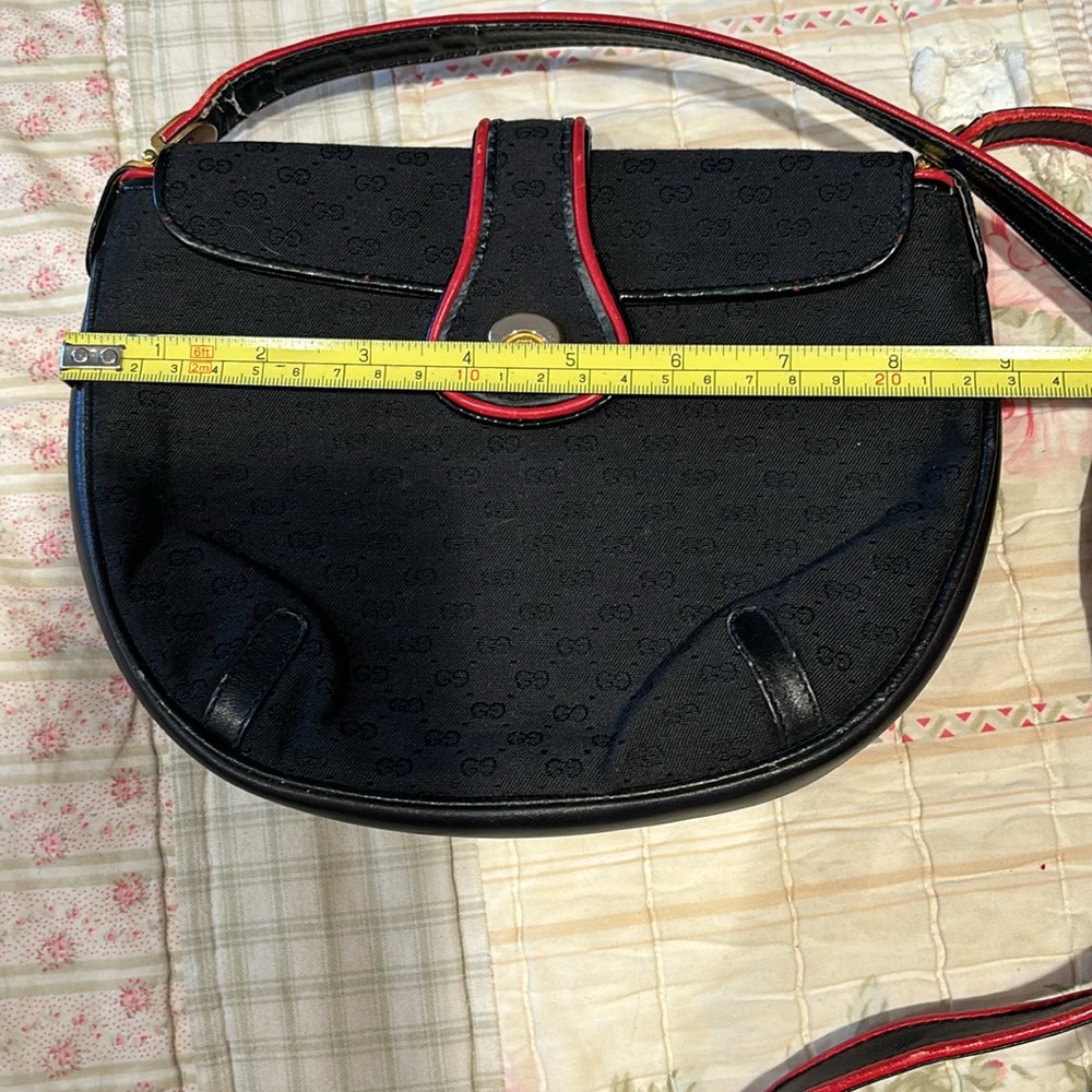 Gucci vintage crossbody bag black with red trim. Beautiful inside has wear shown - Picture 8 of 11
